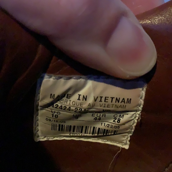 Men’s Leather Nikes - Picture 6 of 11